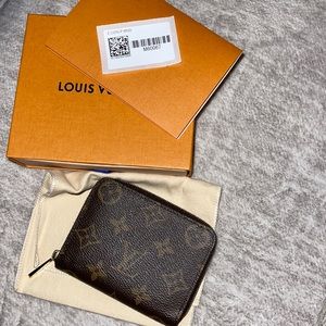 Louis Vuitton zippy coin purse